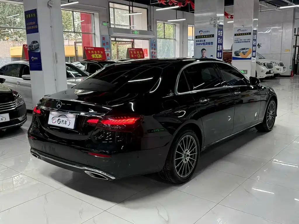 Mercedes-Benz E-Class — миниатюра 5