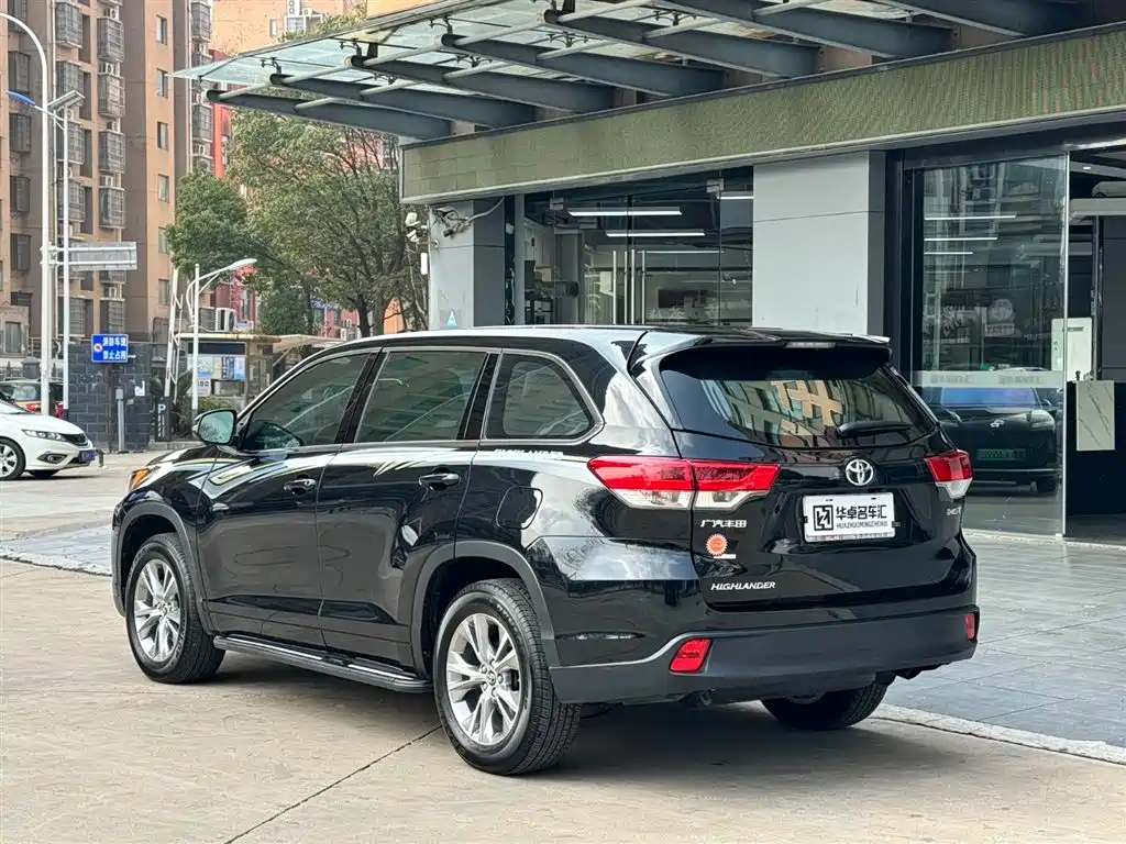 TOYOTA HIGHLANDER
