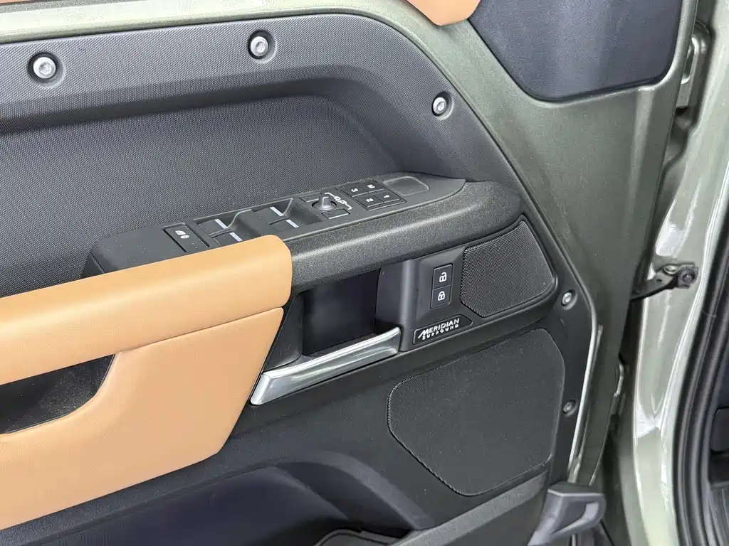 Land Rover Defender — миниатюра 15