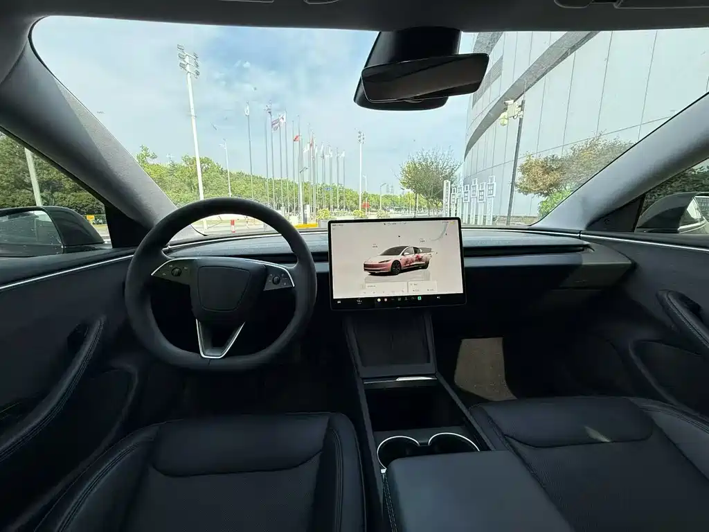 Tesla Model 3 — миниатюра 4