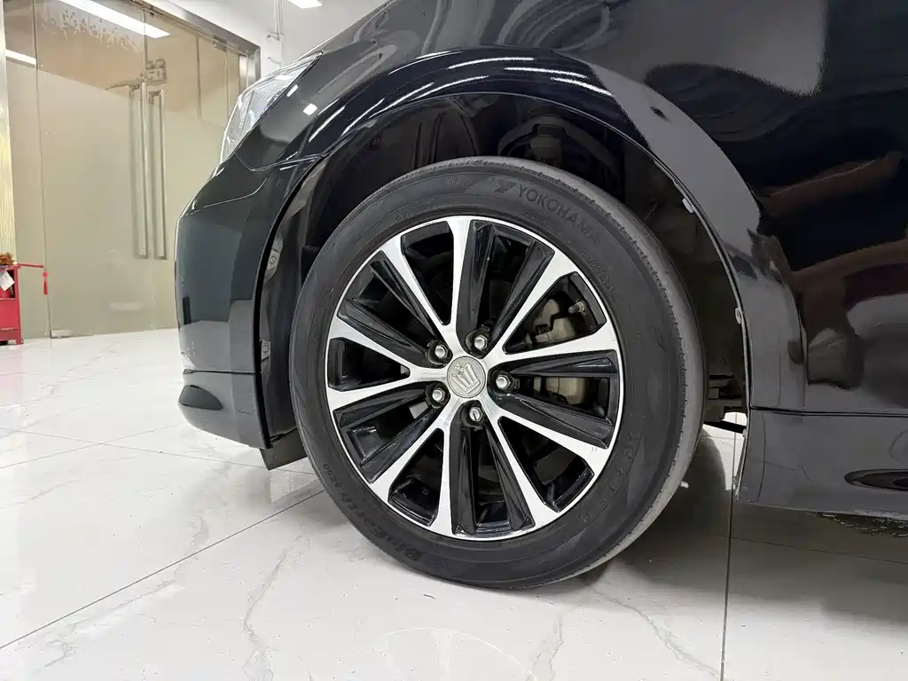 Toyota Crown — миниатюра 7