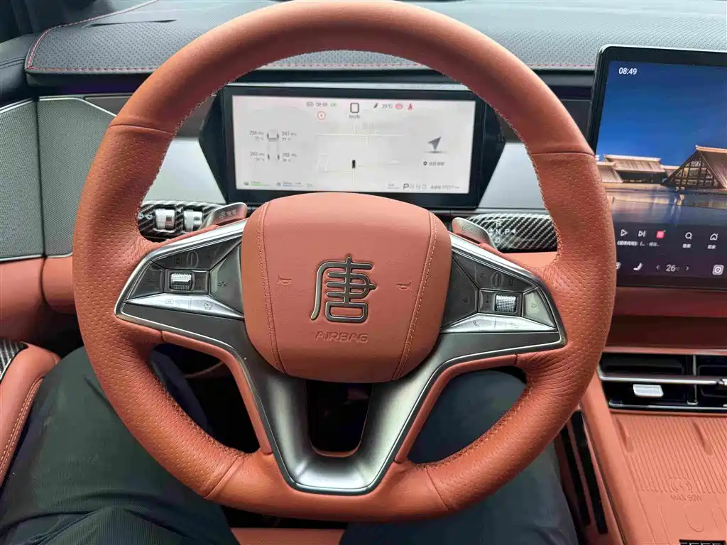 BYD Tang L L 2025 DM 215KM Flagship
