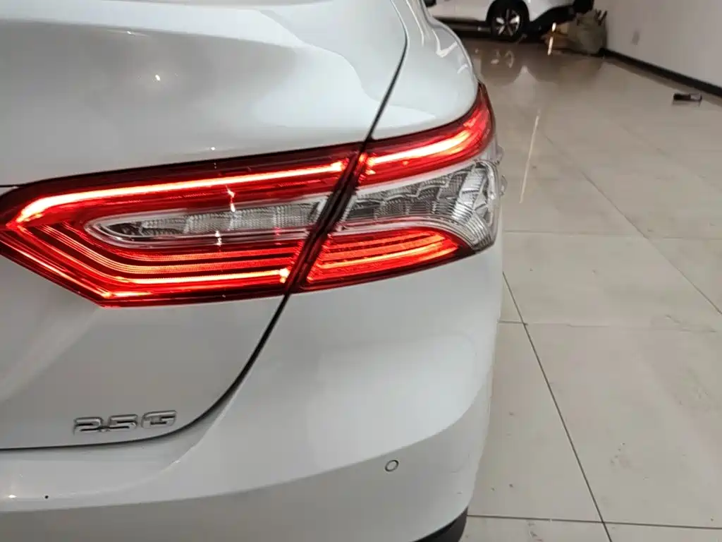 Toyota Camry — миниатюра 8