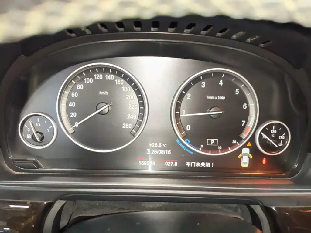 BMW 5 Series — миниатюра 12