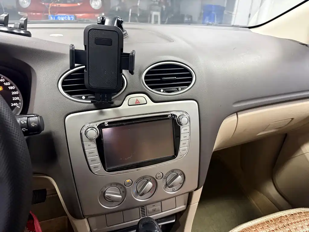 Ford Focus — миниатюра 10