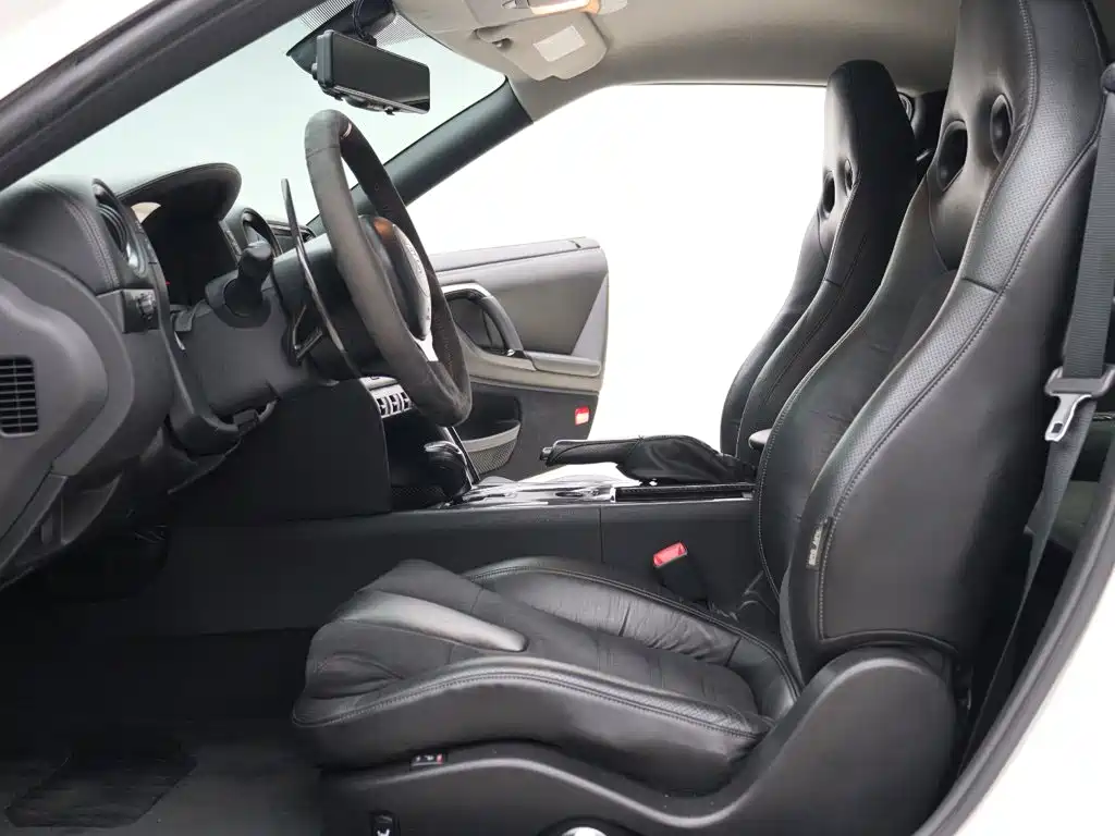 Nissan GT-R — миниатюра 3