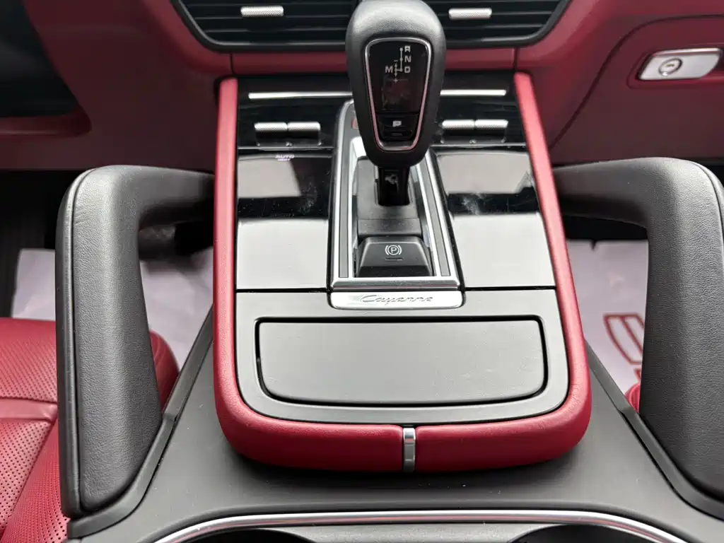 Porsche Cayenne — миниатюра 15