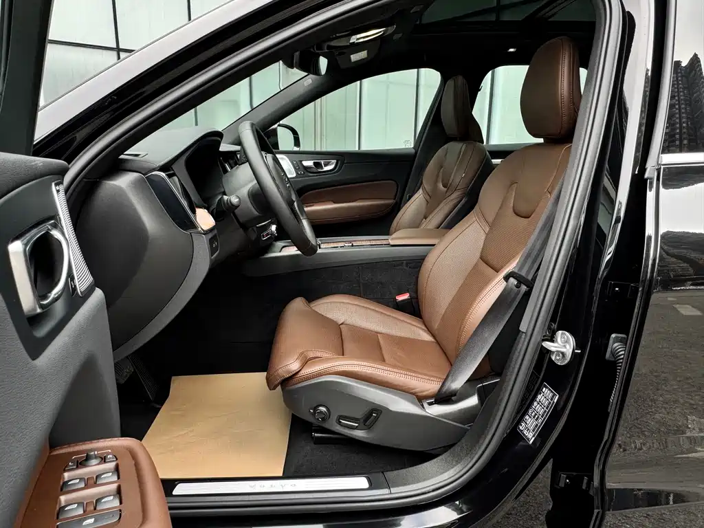 VOLVO XC60 PLUG IN HYBRID