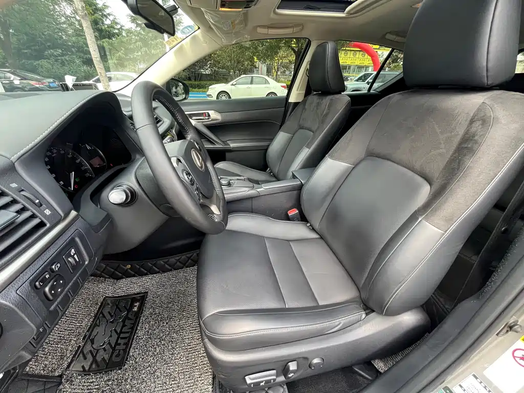 Lexus CT — миниатюра 10