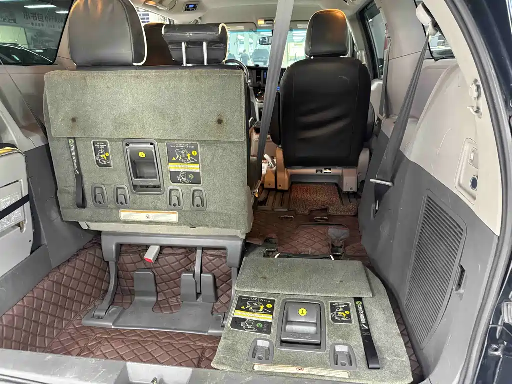 Toyota Sienna — миниатюра 6