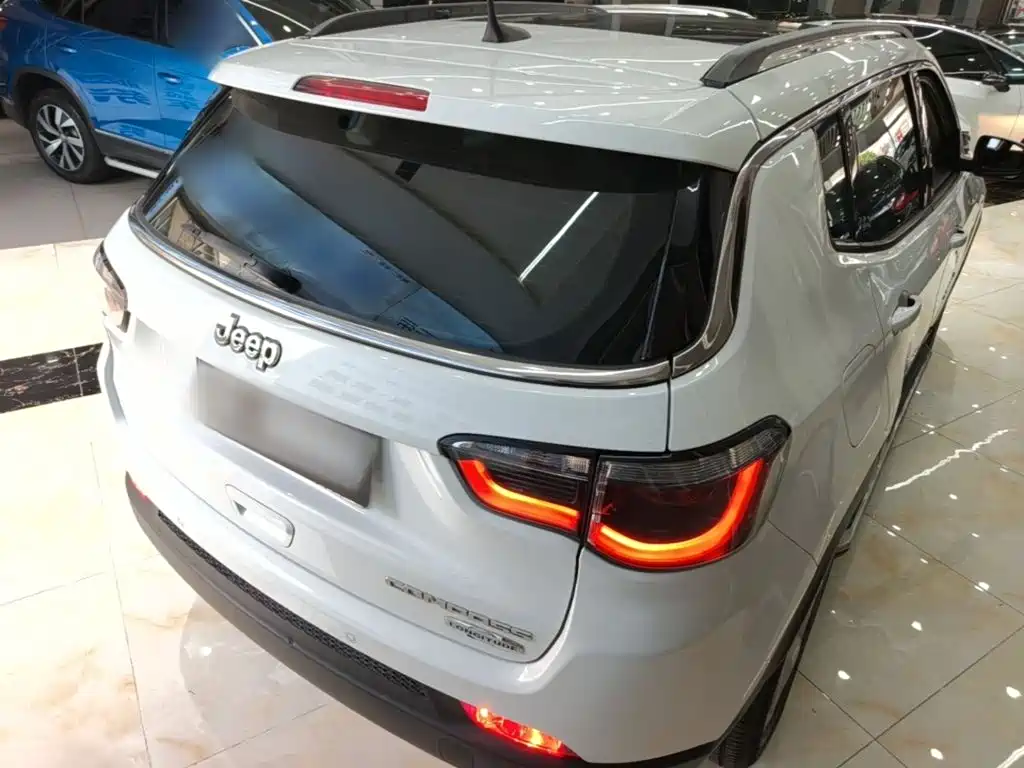 Jeep Compass — миниатюра 7