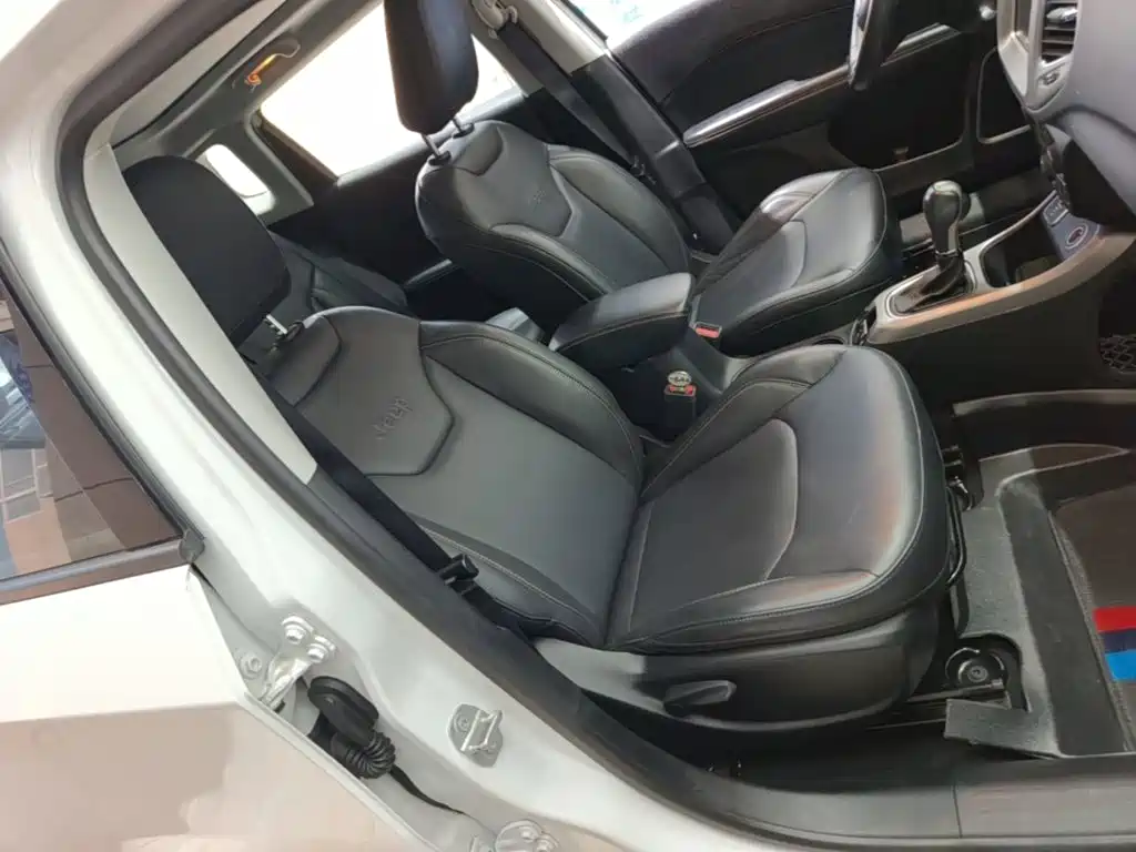 Jeep Compass — миниатюра 25
