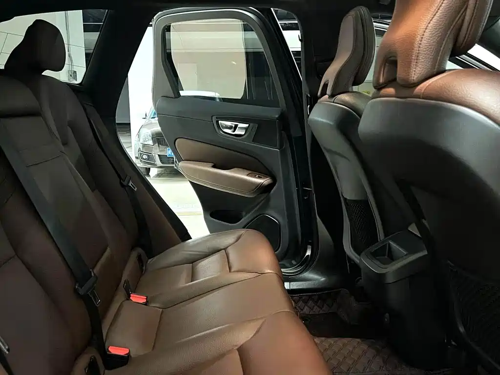 Volvo XC60 — миниатюра 6