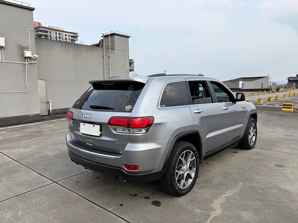 Jeep Grand Cherokee (Import) — миниатюра 5