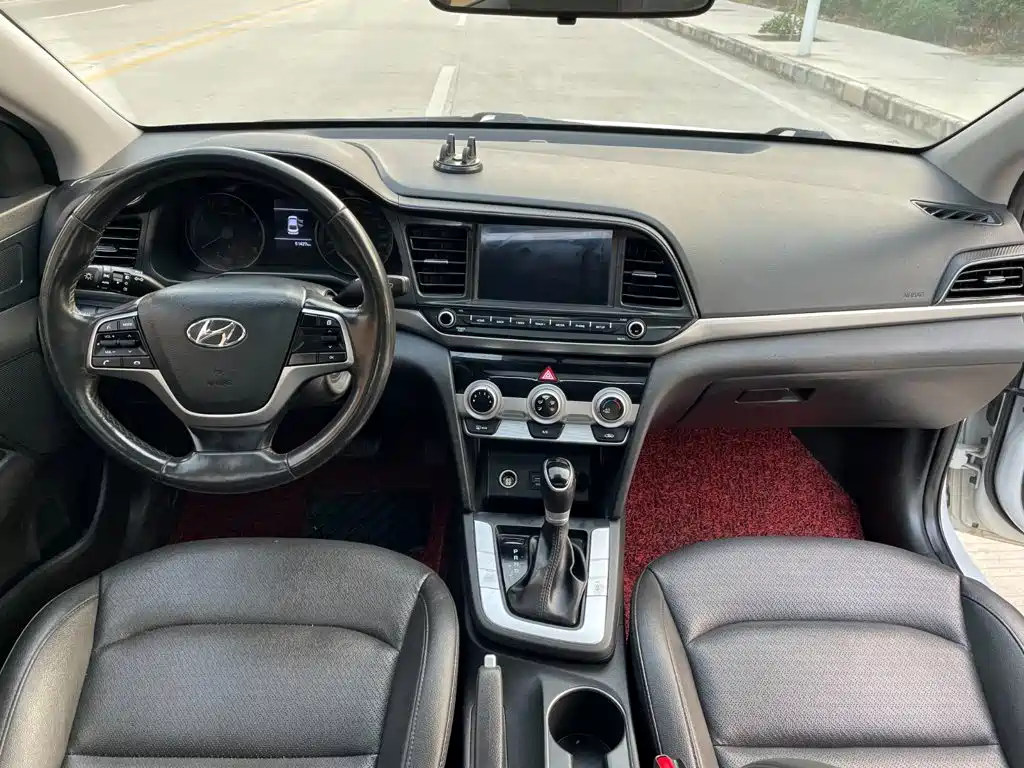 Hyundai Elantra — миниатюра 7