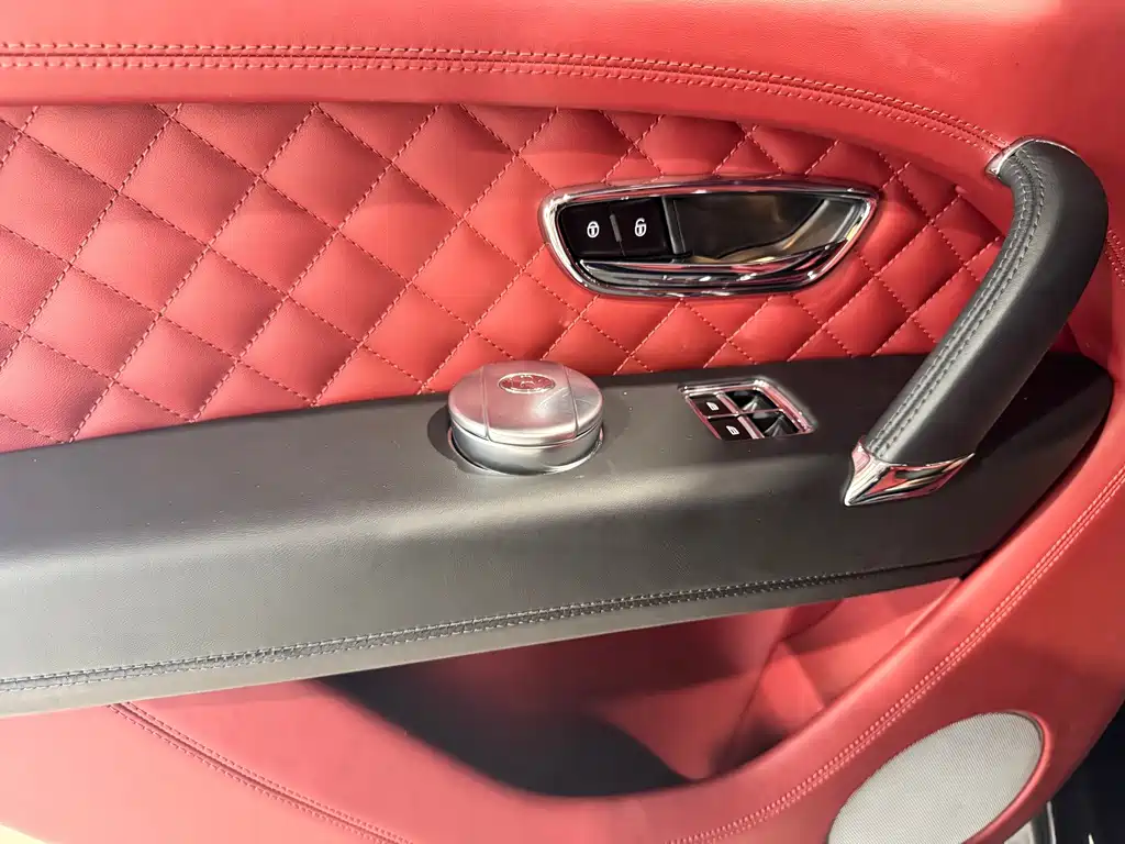 Bentley Bentayga — миниатюра 8