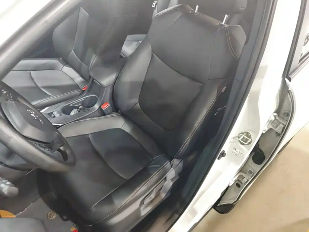 Toyota Corolla Cross — миниатюра 15