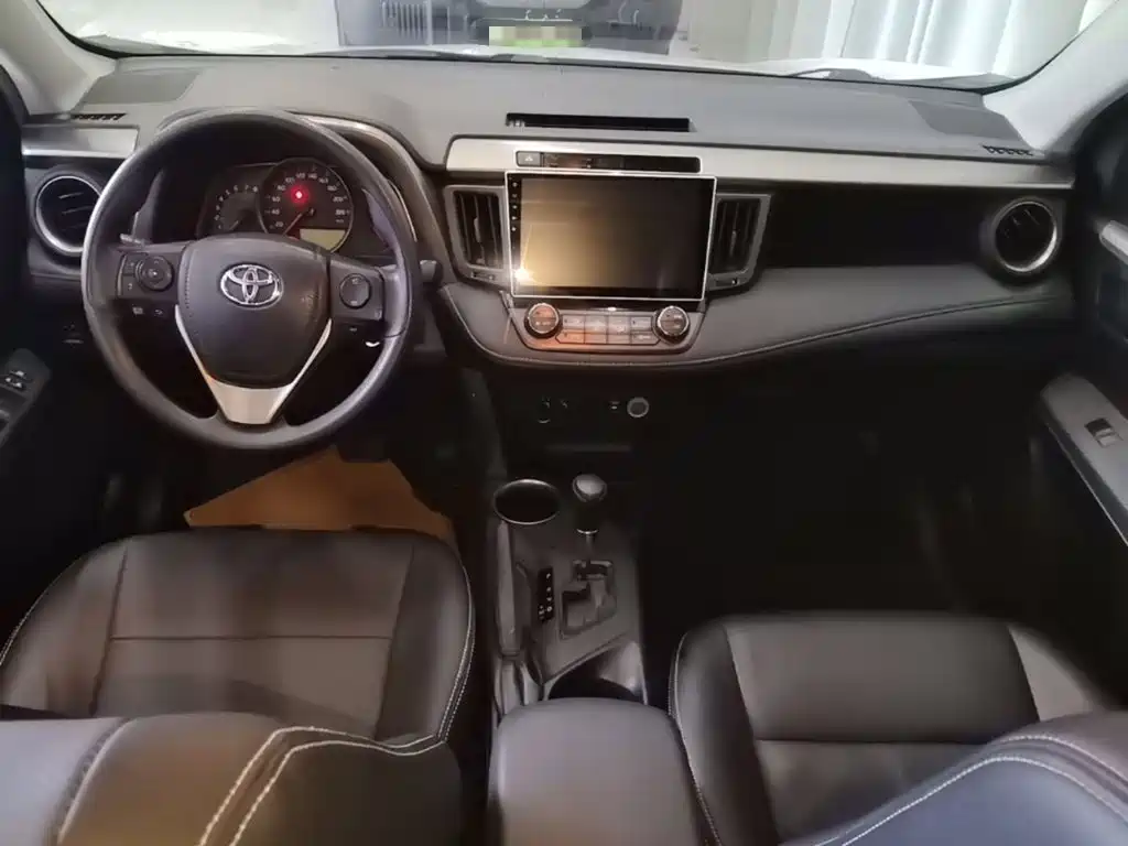 Toyota RAV4 — миниатюра 10