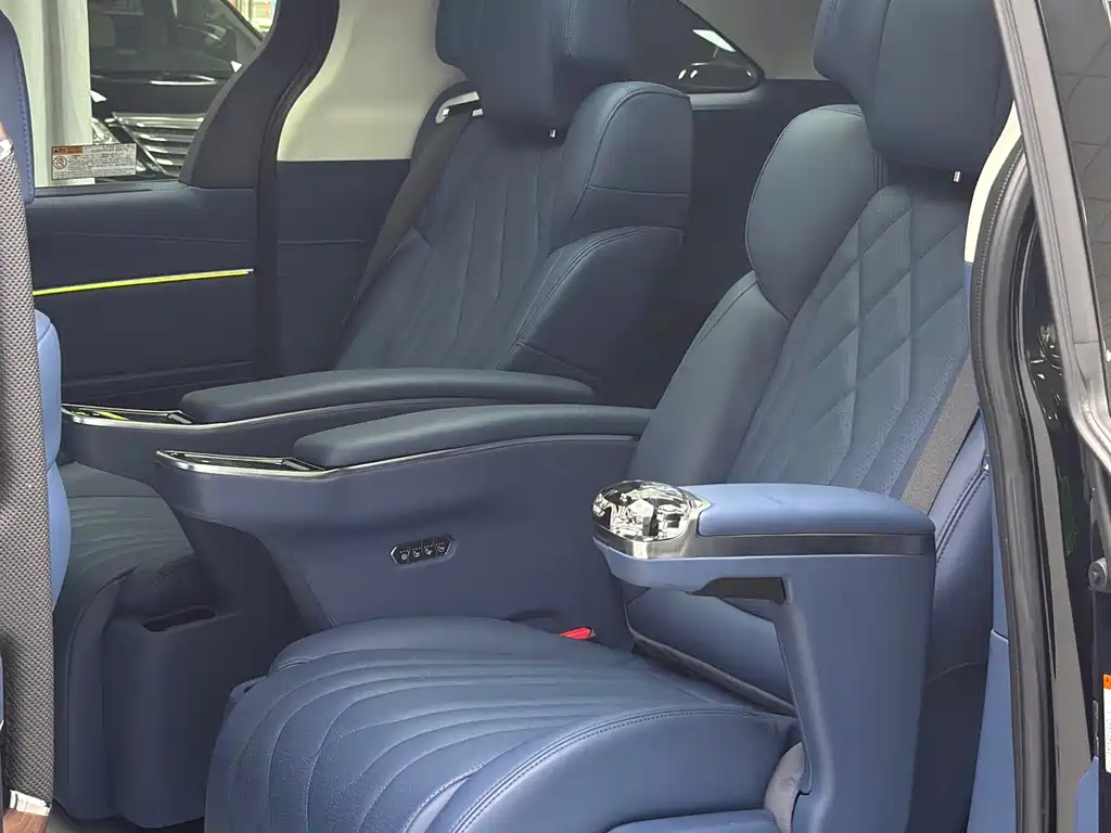 Toyota Granvia — миниатюра 27
