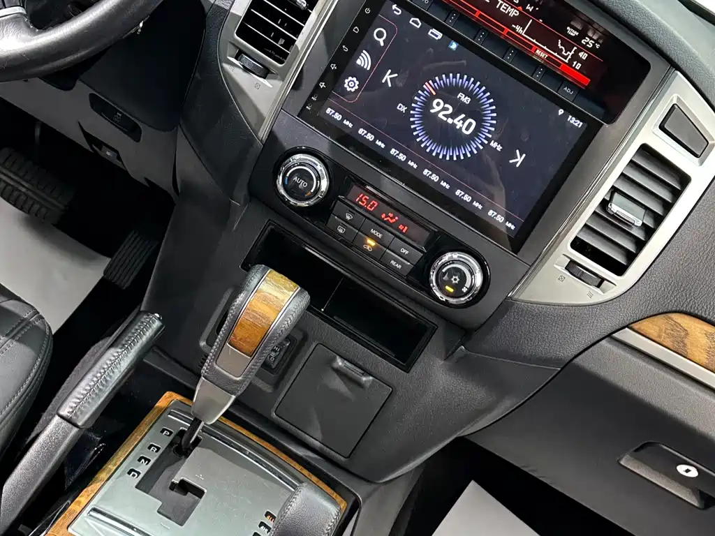Mitsubishi Pajero (Import) — миниатюра 22