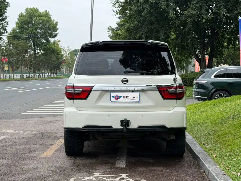 Nissan Patrol — миниатюра 5