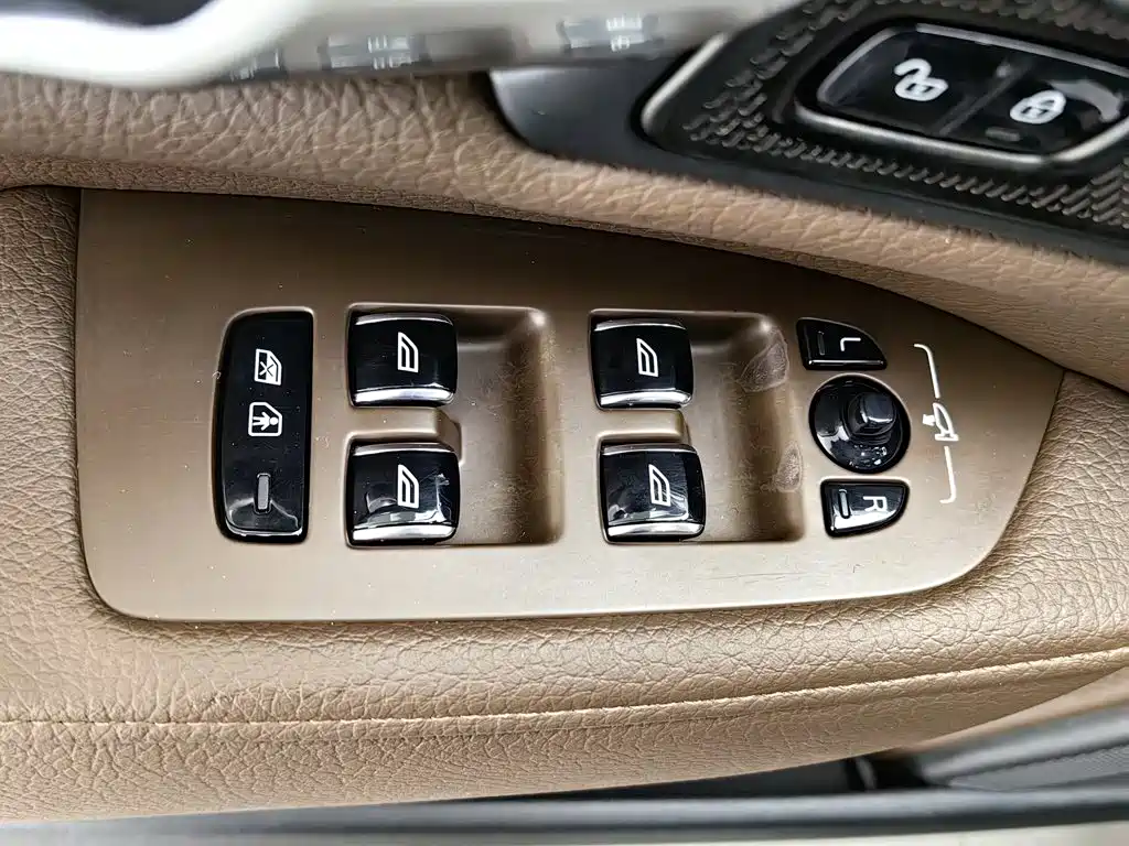 Volvo S90 — миниатюра 9