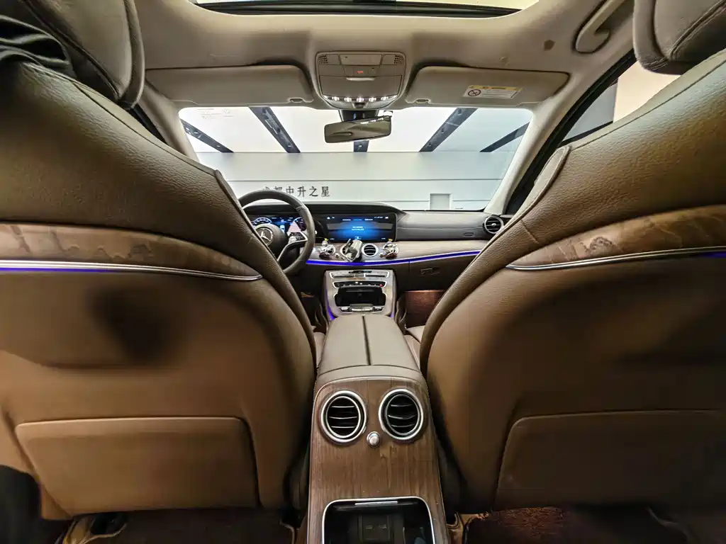 Mercedes-Benz E-Class — миниатюра 8