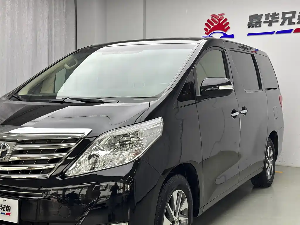 Toyota Alphard — миниатюра 2
