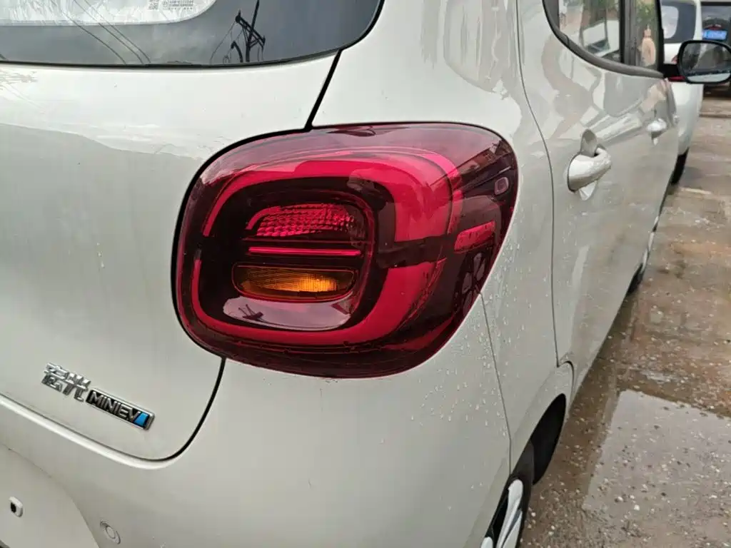 Wuling MINIEV — миниатюра 8