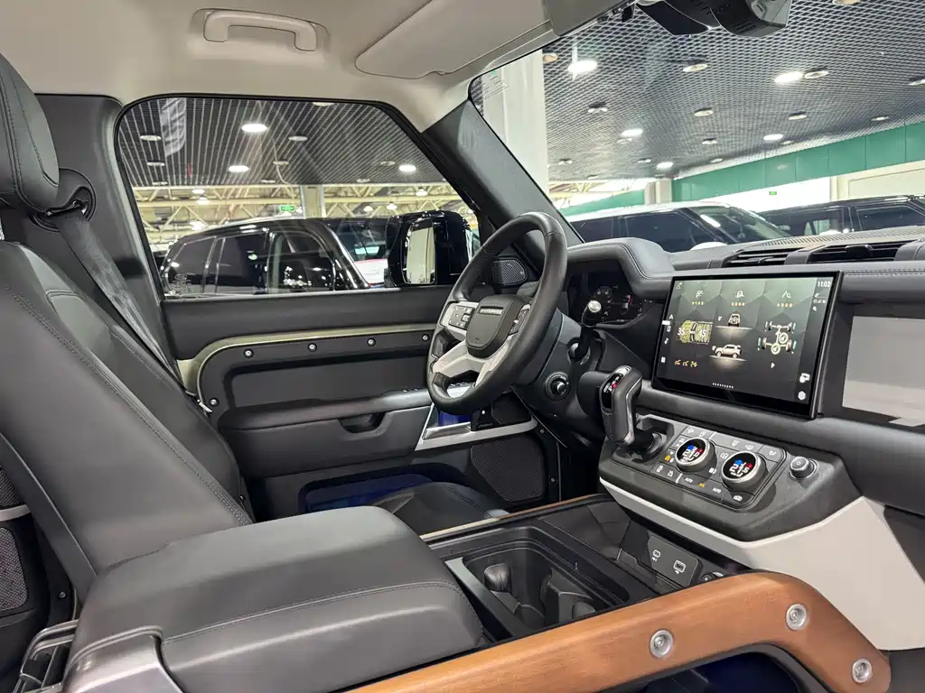 Land Rover Defender — миниатюра 10