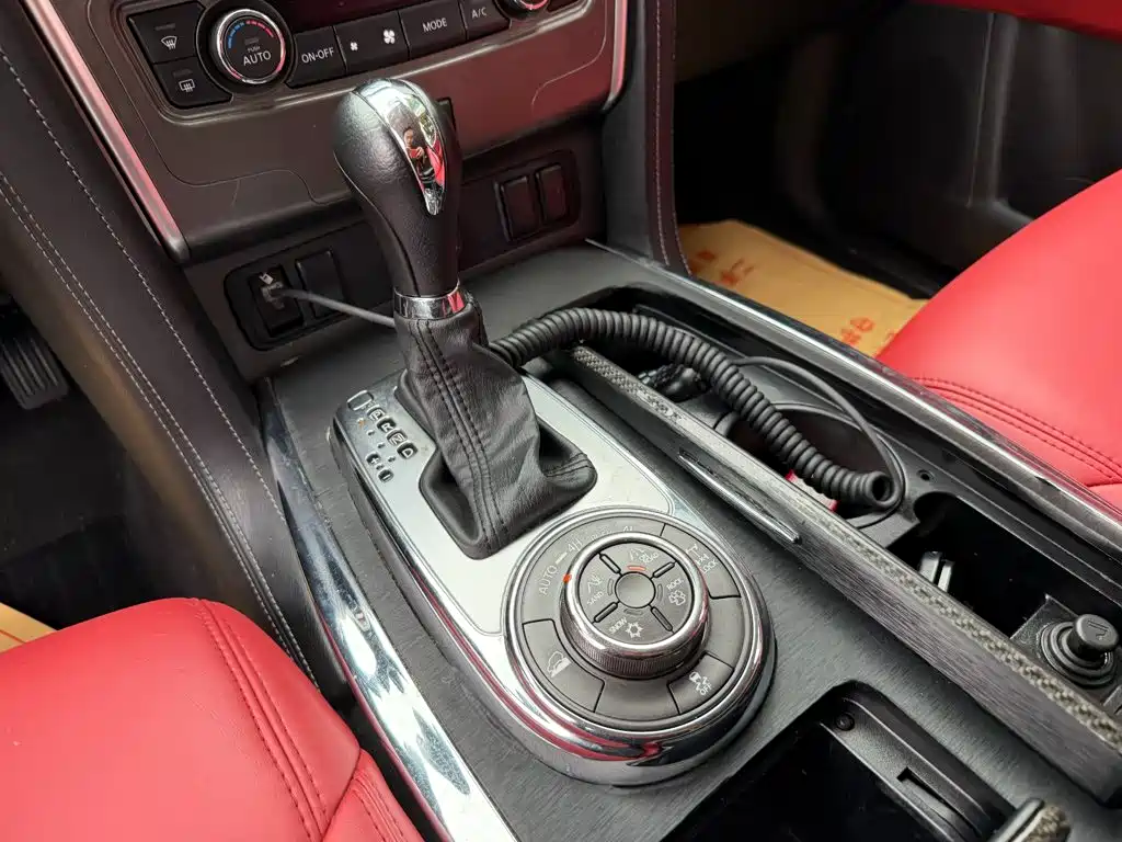 Nissan Patrol — миниатюра 9