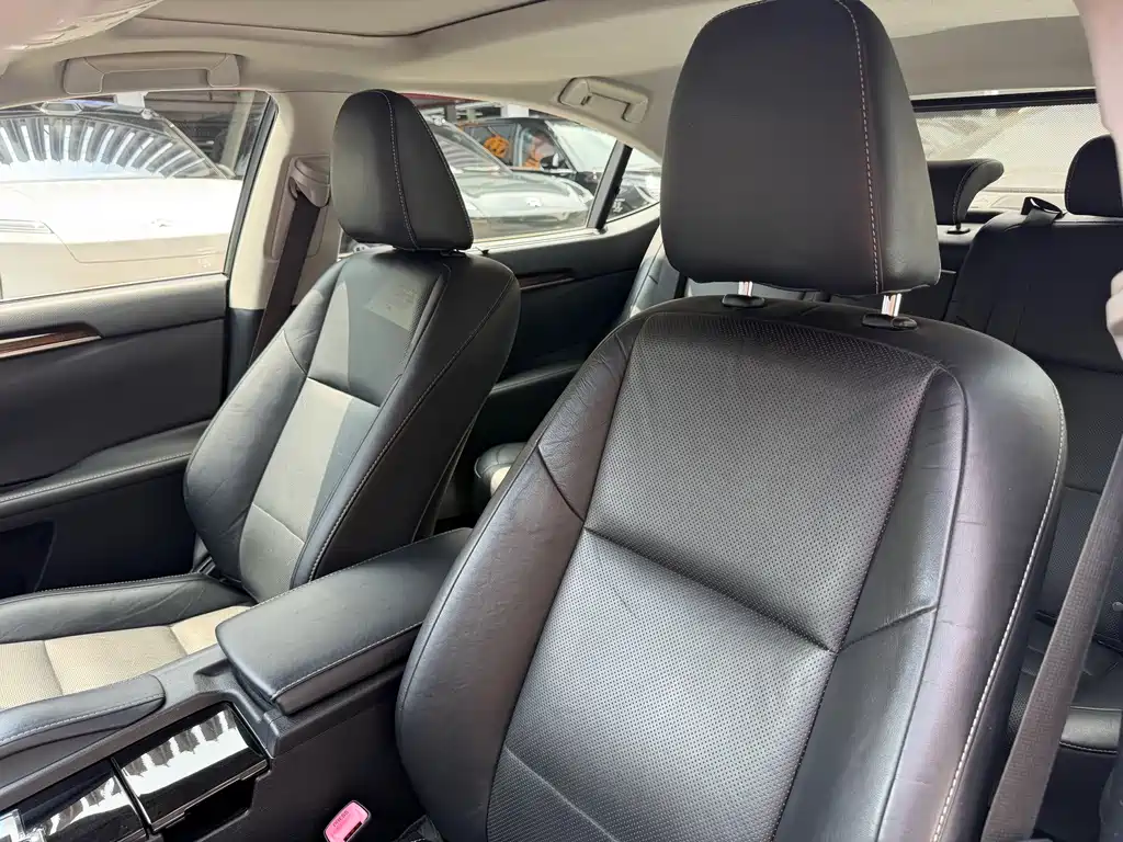 Lexus ES — миниатюра 11