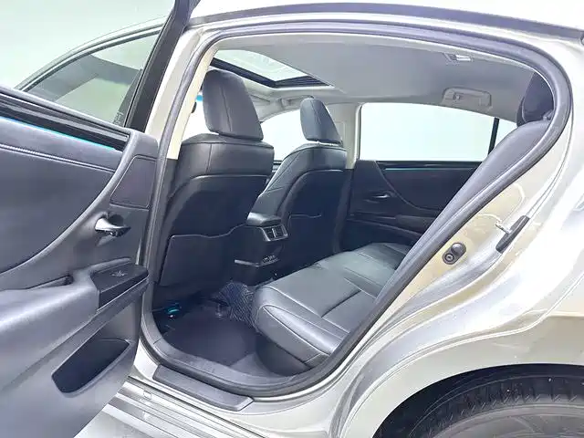 Lexus ES — миниатюра 13