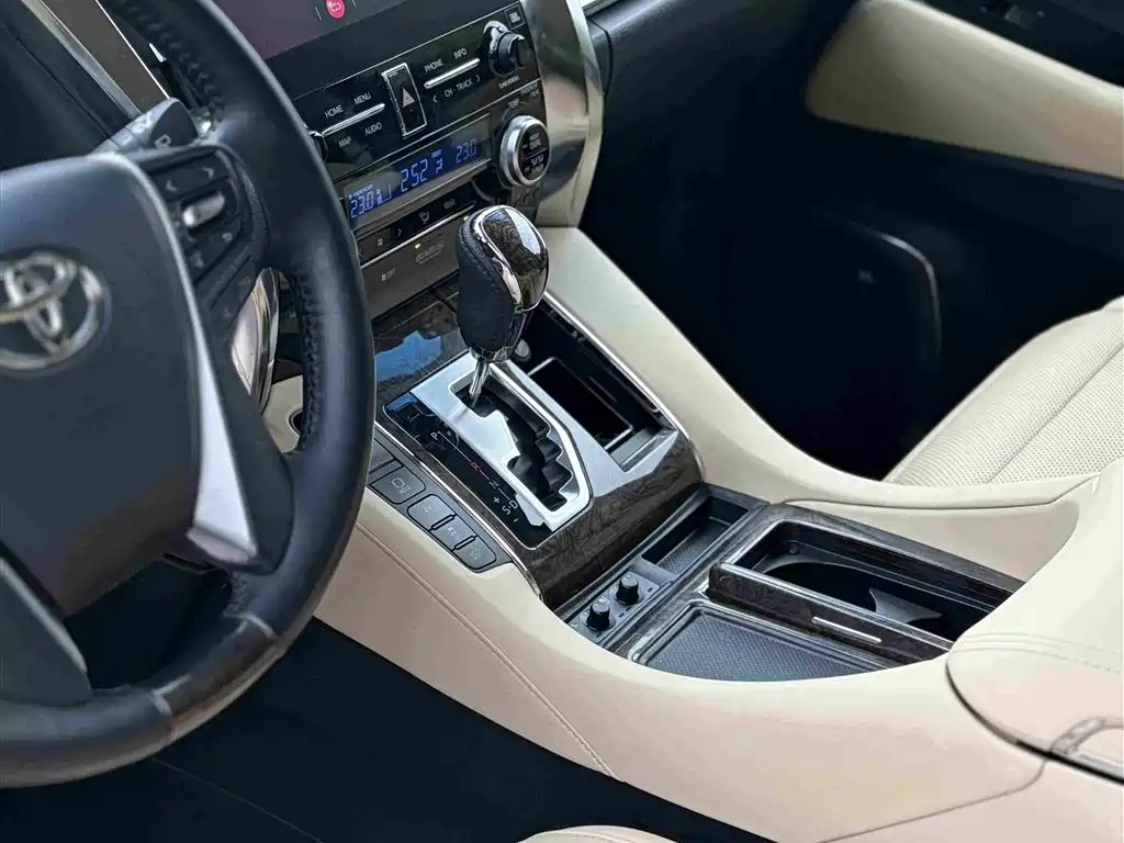 Toyota Vellfire — миниатюра 12
