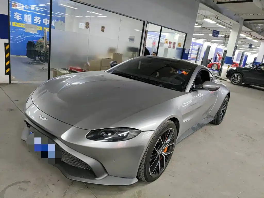 Aston Martin V8 Vantage 2019