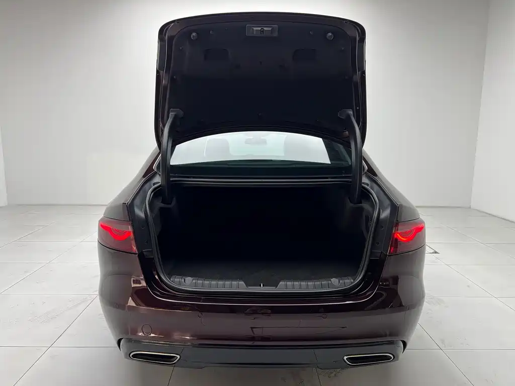 Jaguar XFL — миниатюра 22