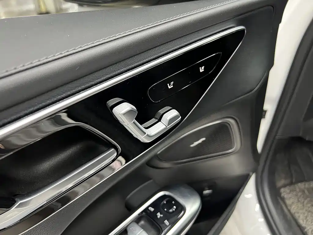 Mercedes-Benz C-Class — миниатюра 4