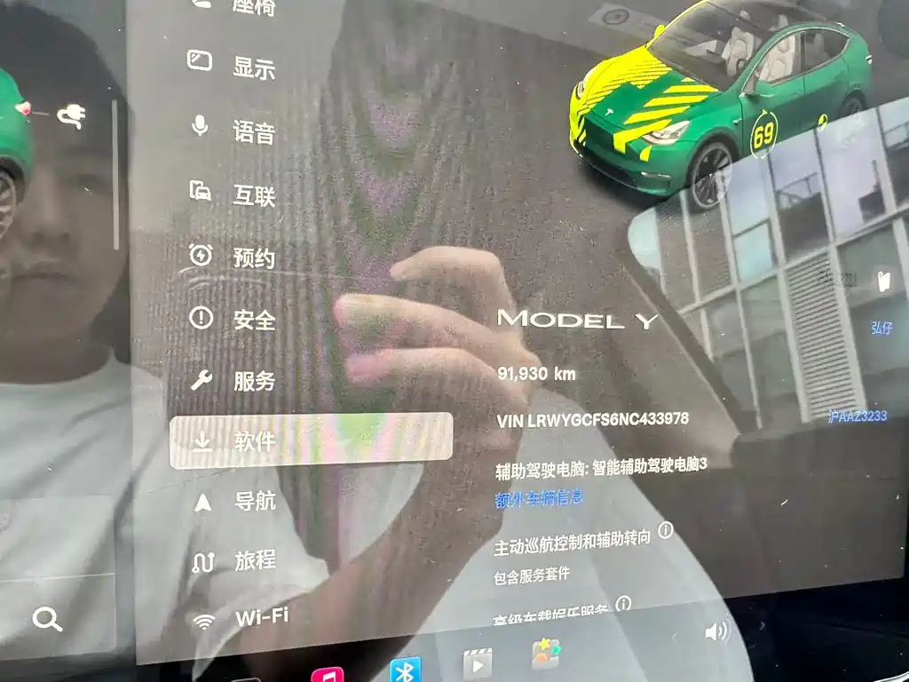 Tesla Model Y — миниатюра 6