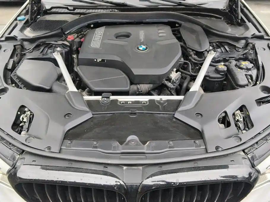 BMW 5 Series — миниатюра 10