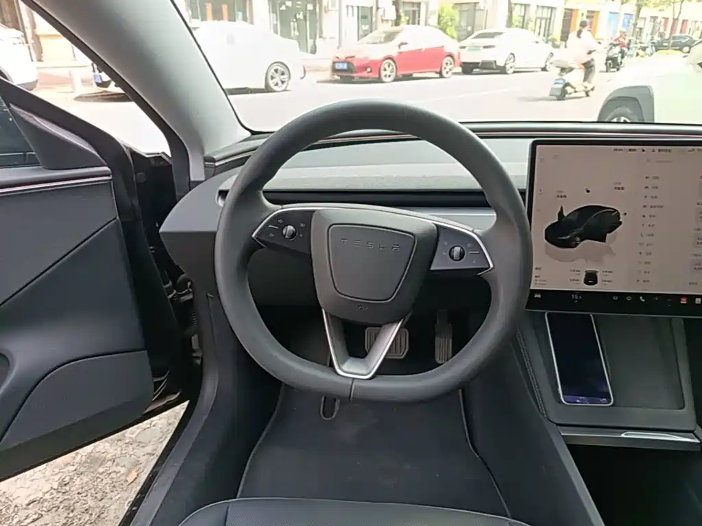 Tesla Model 3 — миниатюра 11