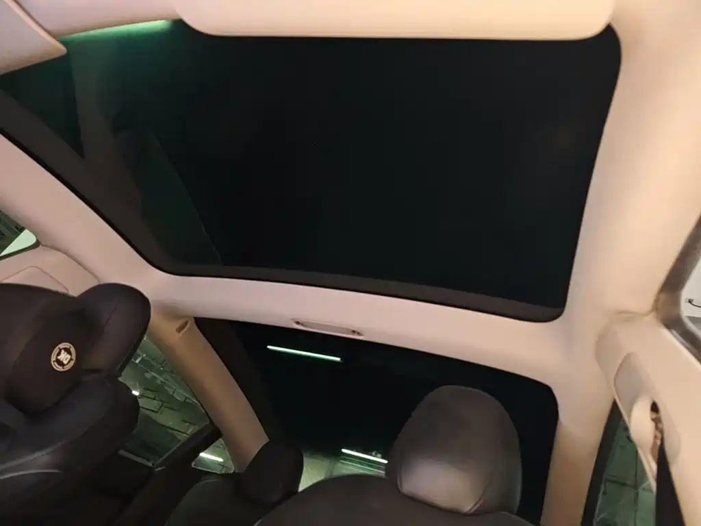Tesla Model 3 — миниатюра 18