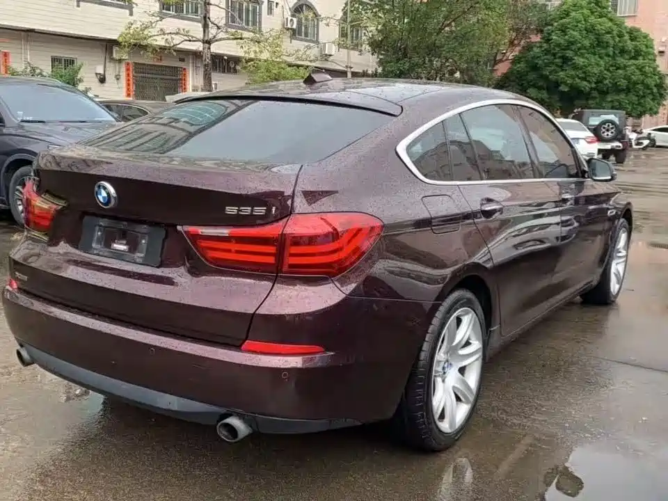 BMW 5 Series GT — миниатюра 4