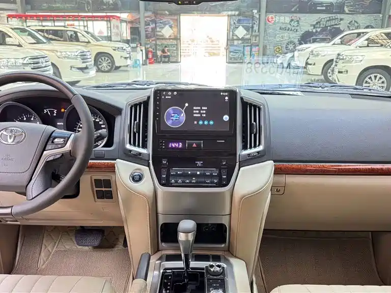 Toyota Land Cruiser 2012 4.6L AT VX-R