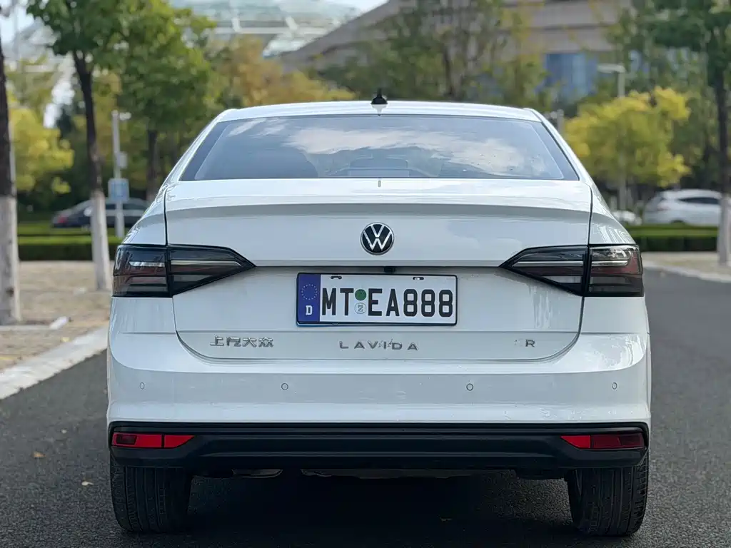 Volkswagen Lavida — миниатюра 5