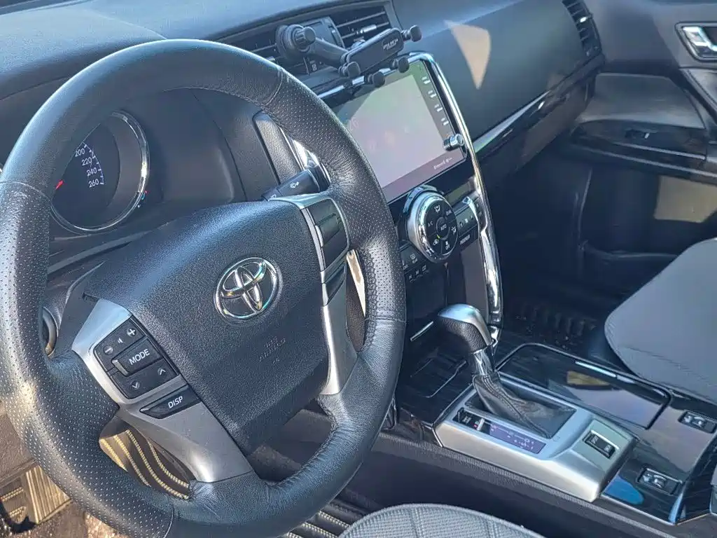 Toyota Reiz — миниатюра 4