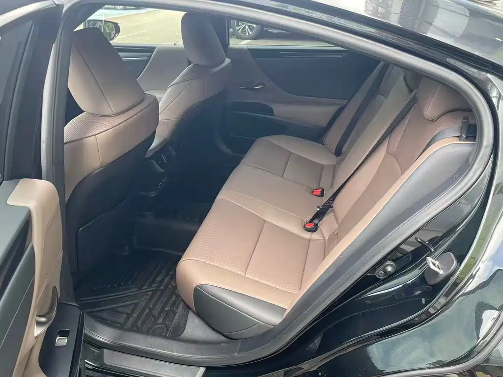 Lexus ES 2023 260