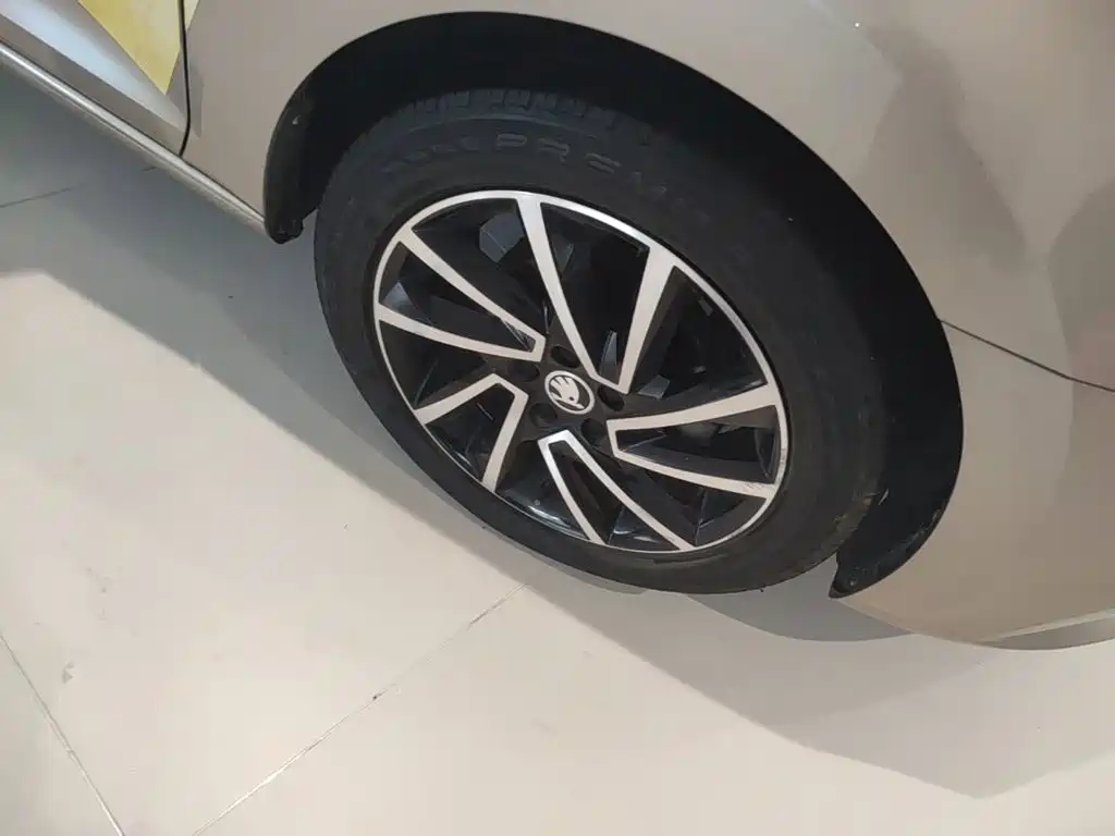 Skoda Rapid — миниатюра 12