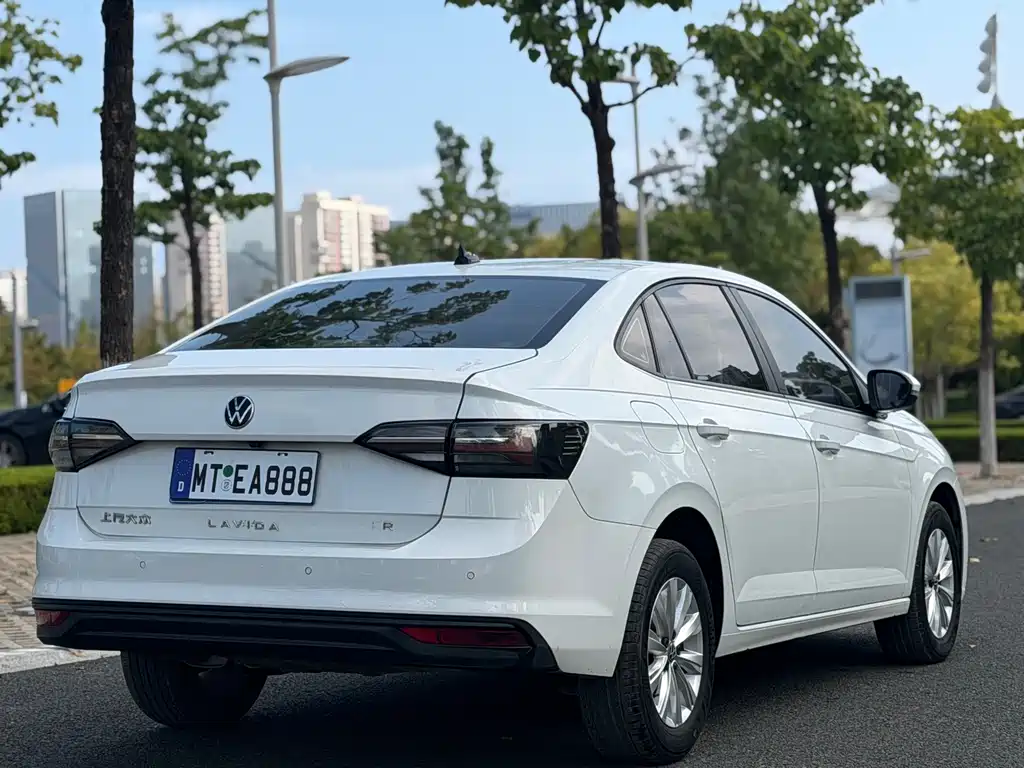 Volkswagen Lavida — миниатюра 4