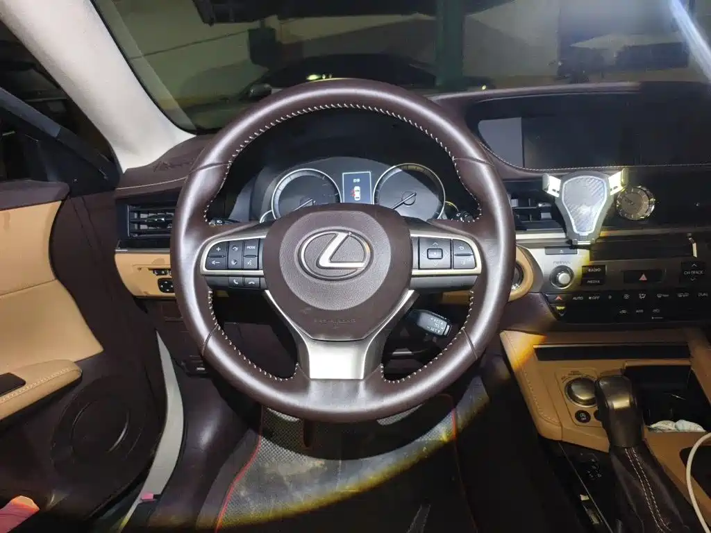Lexus ES — миниатюра 6