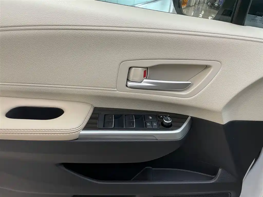 Toyota Sienna 2023 2.5L Luxury